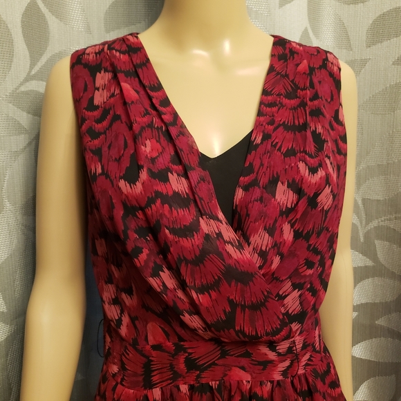 Sleeveless Maroon Pocket Dress - Picture 2 of 16